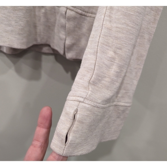 UGG Oatmeal Cowl Neck Long Sleeve Thumb Hole Pullover Size Large - Picture 3 of 5